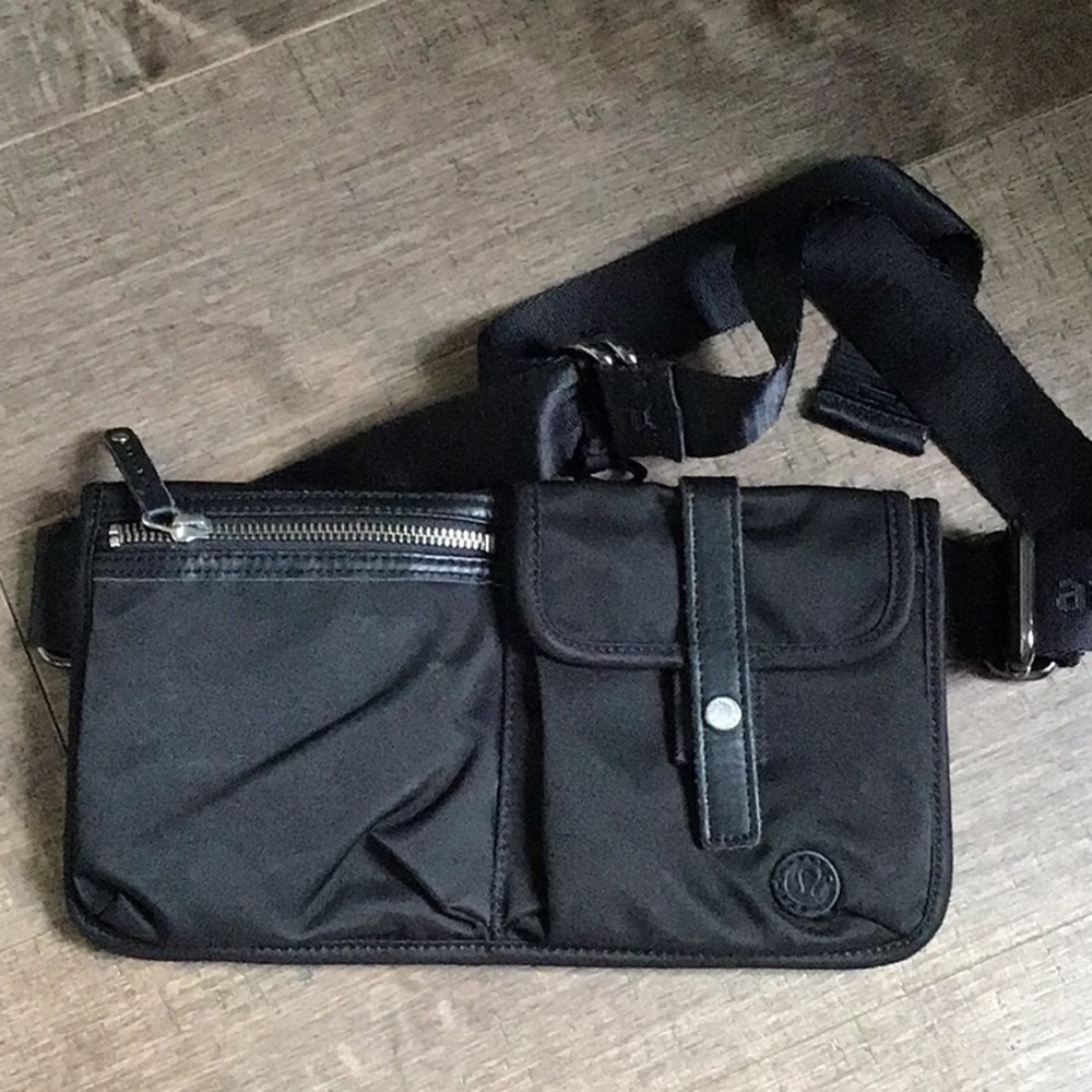 Lululemon Athletica Nylon Leather Trim Zip Cross Body Hip Bag Fanny Travel